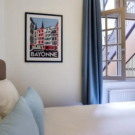 En Plein Coeur Centre Historique 2 *